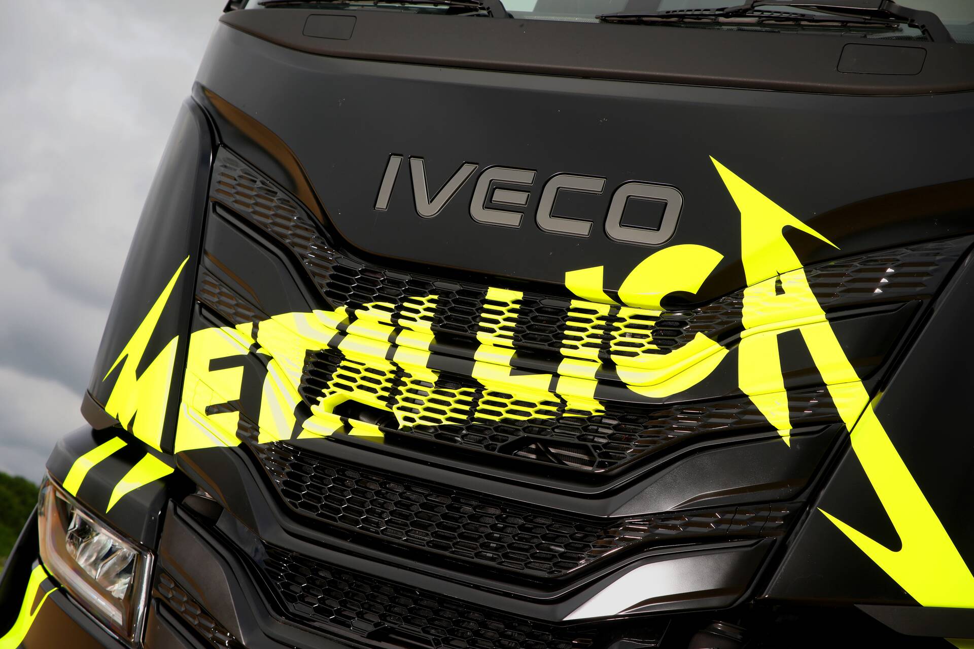 Flotila nákladních vozů IVECO zahájí světové turné Metallica