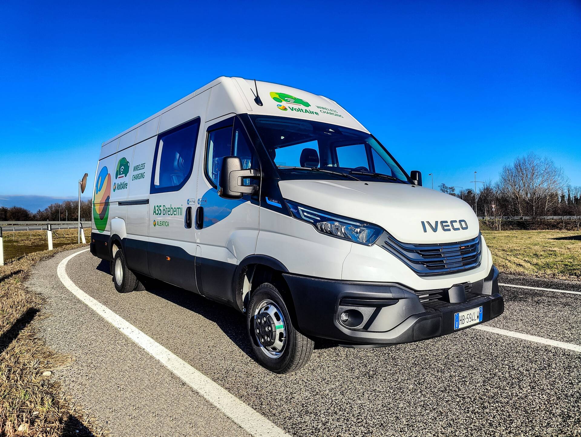 IVECO představuje první eDaily připravené pro běžný provoz s integrovaným dynamickým i statickým bezdrátovým nabíjením