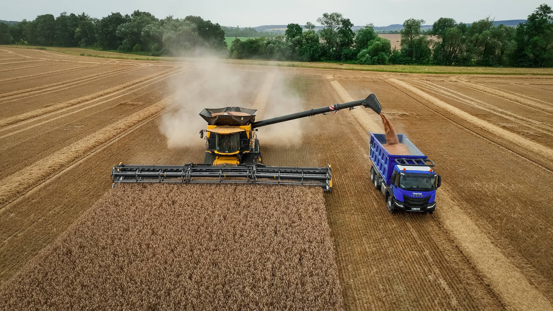 Revoluční kombajn CR11 značky New Holland dorazil do Česka