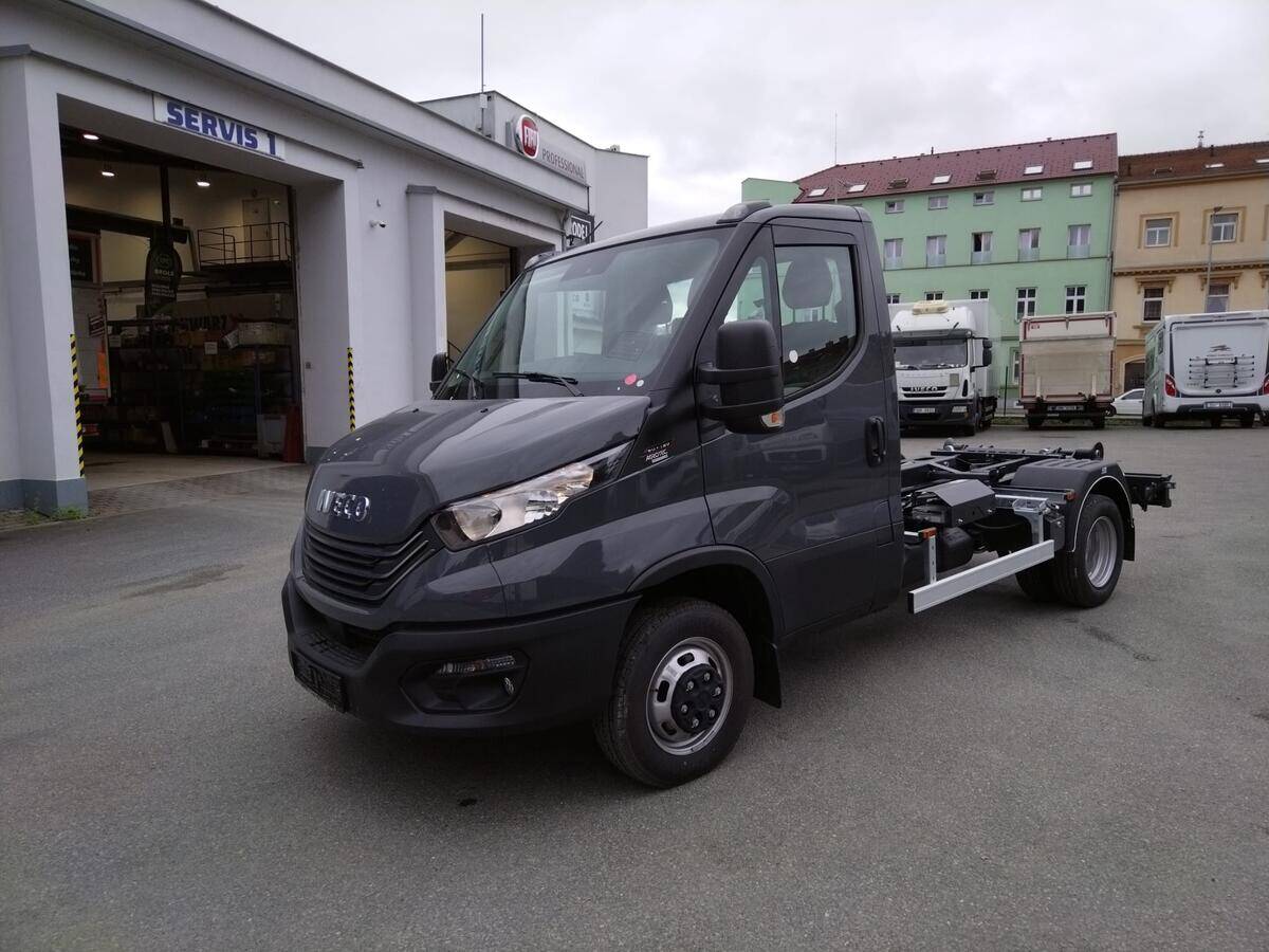 Iveco Daily 50C18 do 3,5t, skladem Podvozek s kabinou