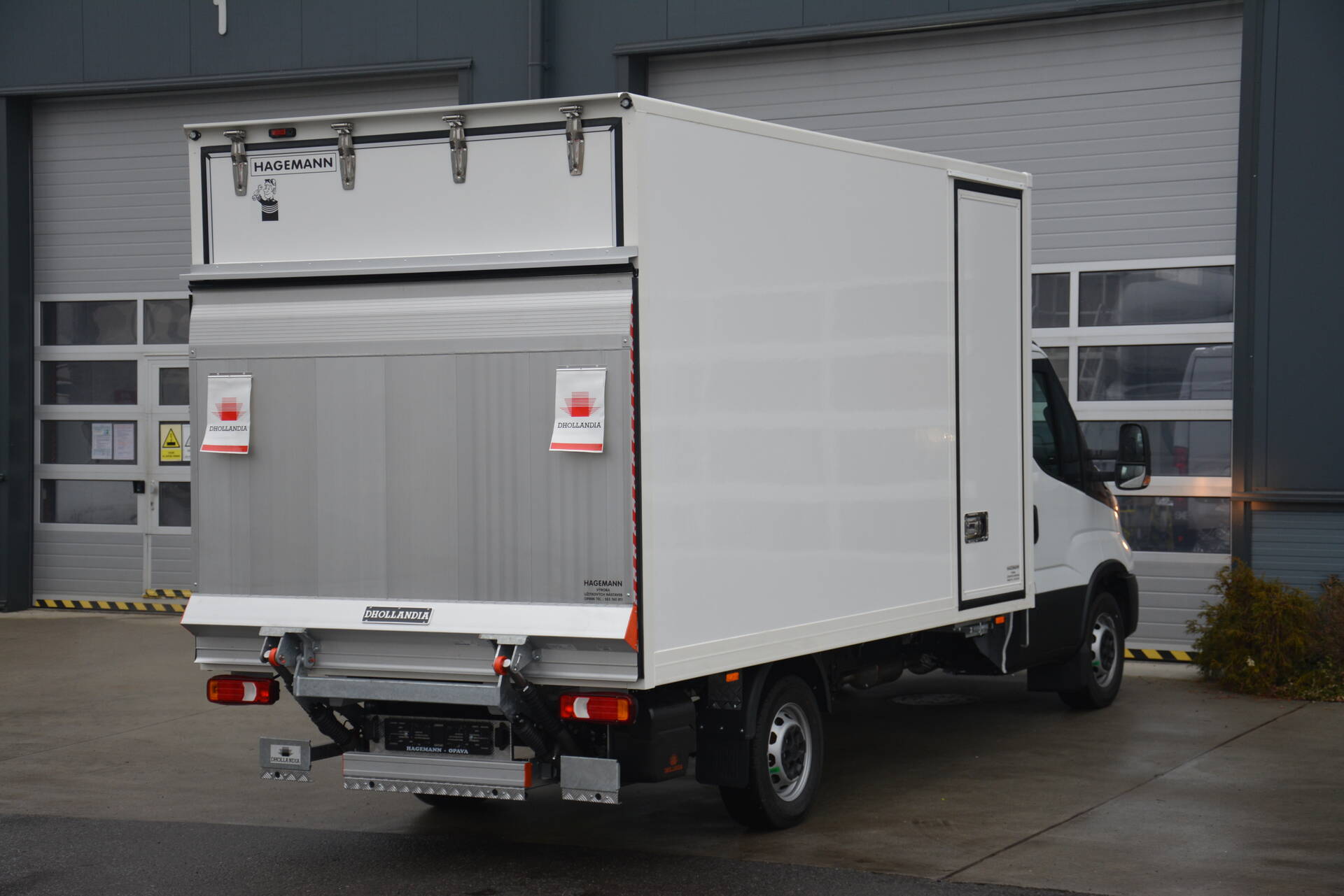 Iveco Daily 35S18H + skříň s čelem