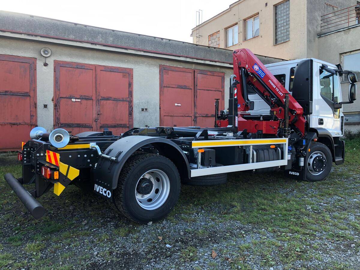 Iveco Eurocargo  120E22 natahovák s HR HMF