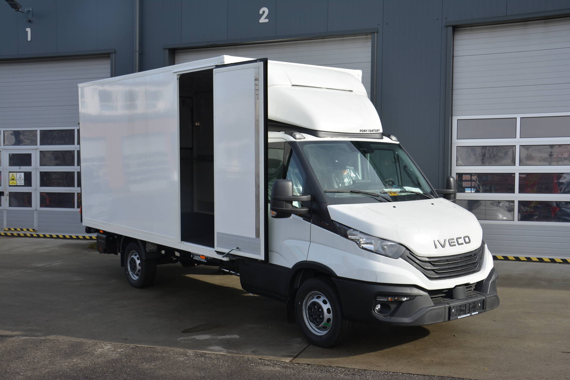 Iveco Daily 35S18H + skříň s čelem