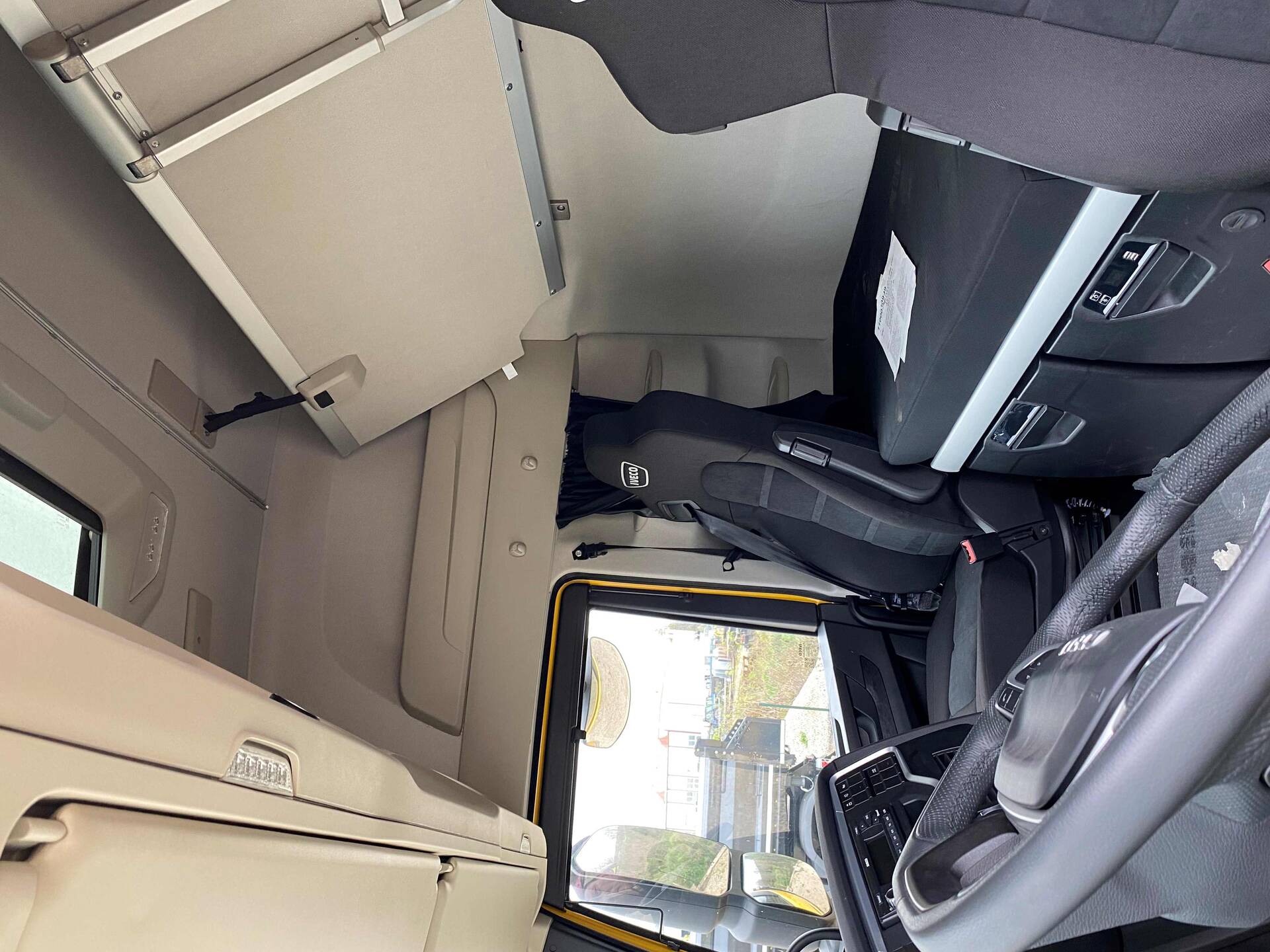 Iveco X-WAY 8x4 530PS, lůžko, nástavba S3 Molčík