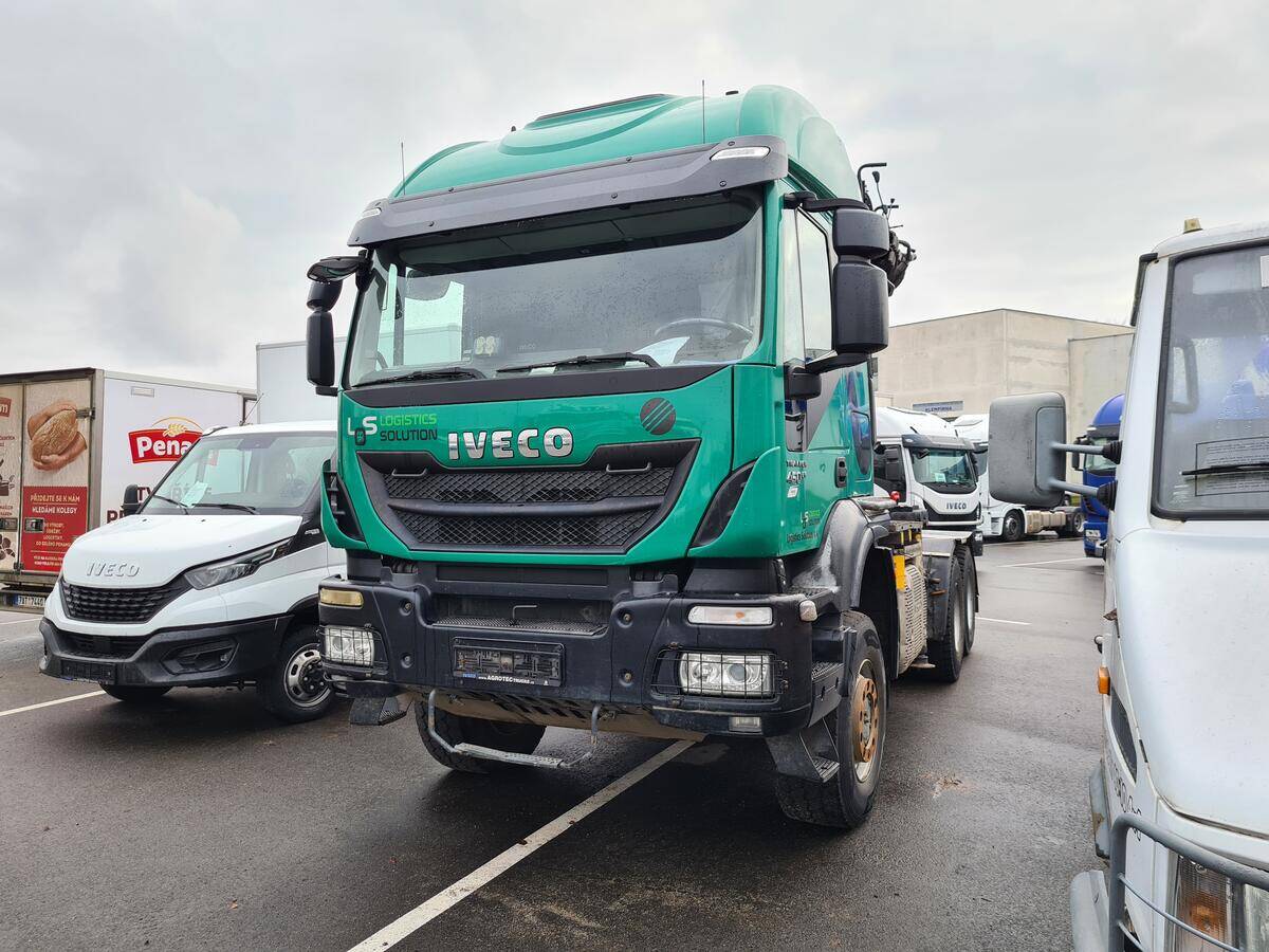 Iveco Trakker AT380TW 6x6 tahač s HR