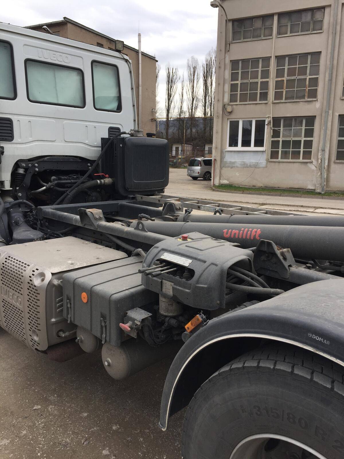 Iveco Stralis AD260SY/PS kontejner