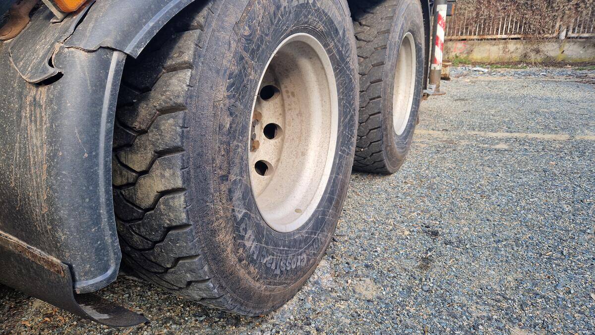 Iveco Stralis AS260SZ 6x4 + HR Epsilon