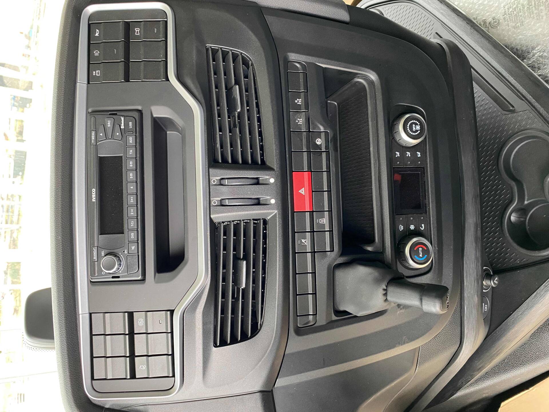 Iveco X-WAY 8x4 530PS, lůžko, nástavba S3 Molčík