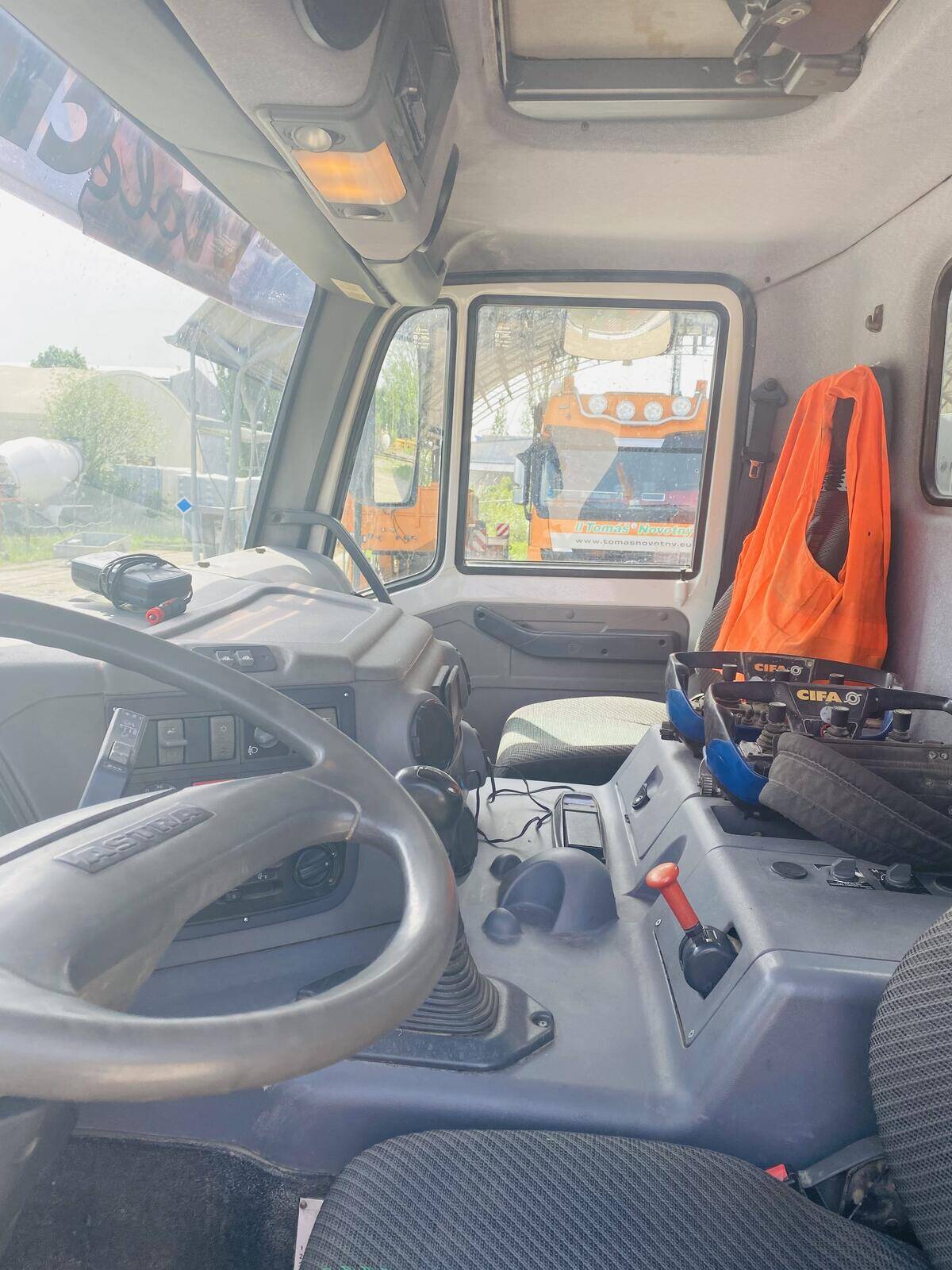 Iveco Trakker ASTRA 84.24 čerpadlo na beton