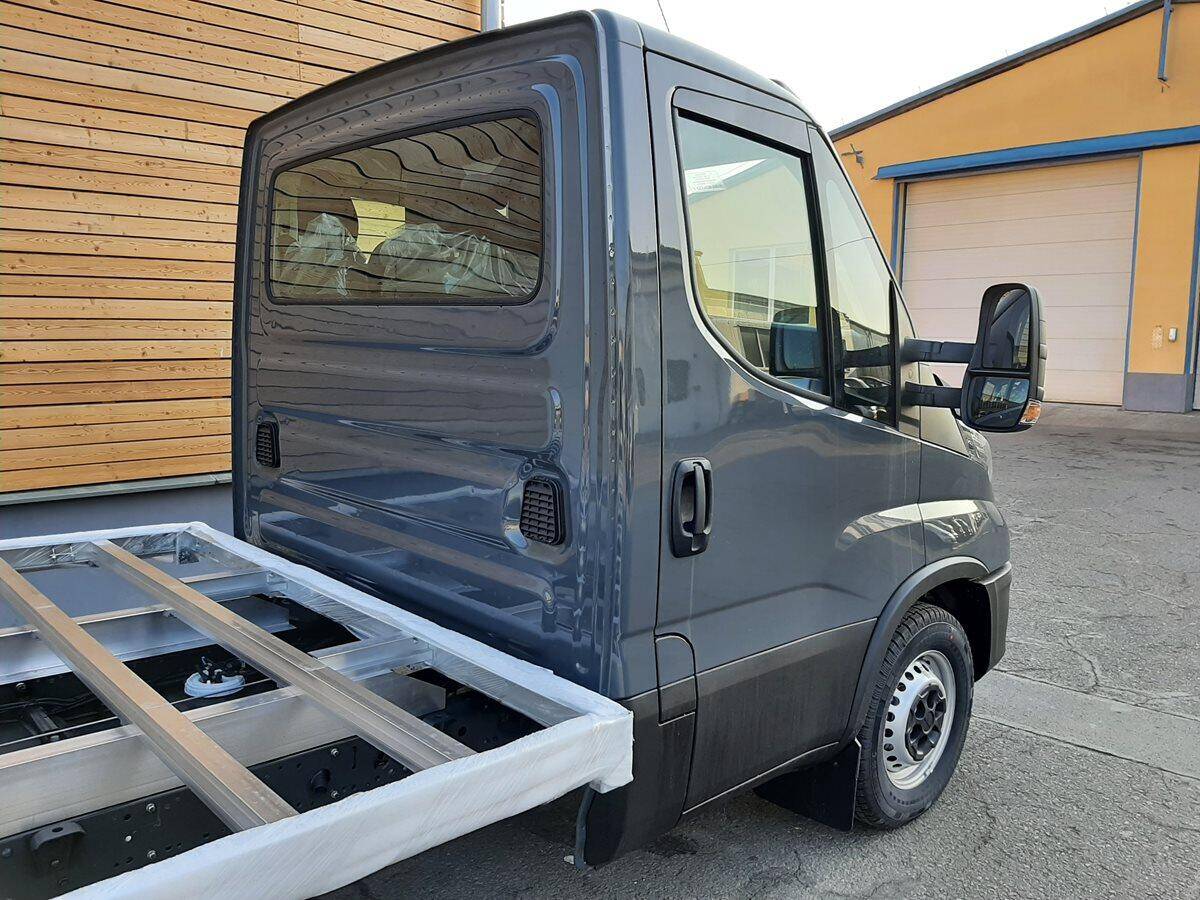 Iveco Daily  35S18H 4x2 plachta 10pal.