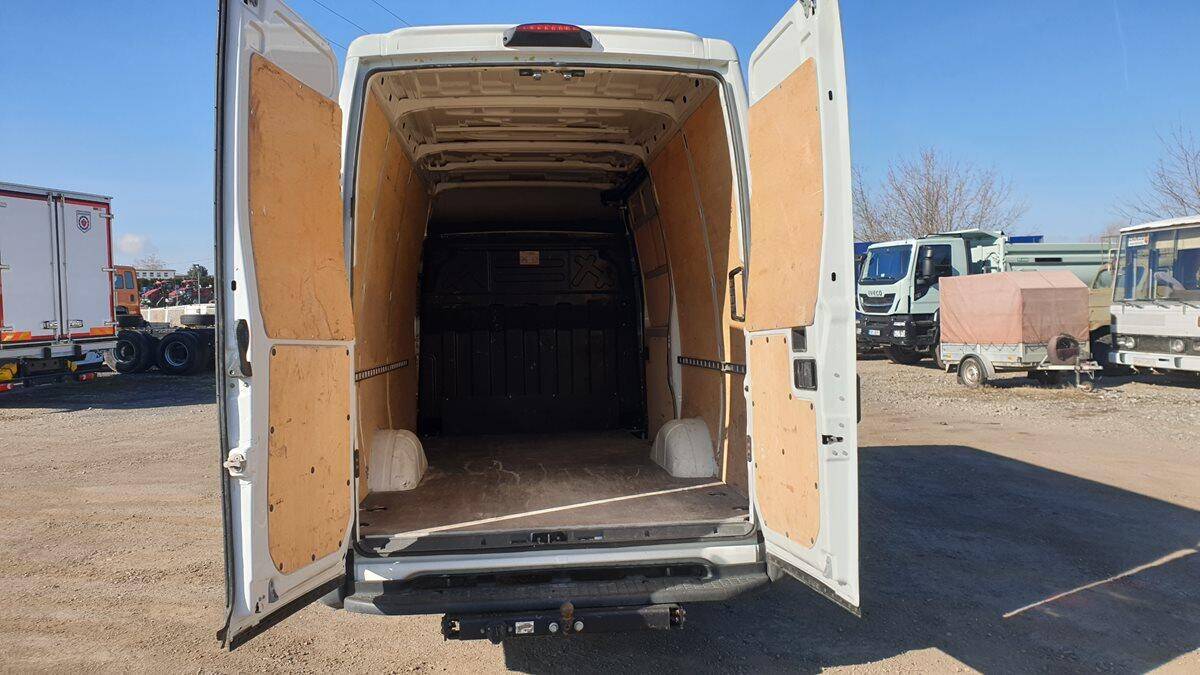 Iveco Daily 35S15V-12m3+ tažné na 3,5t/REZ