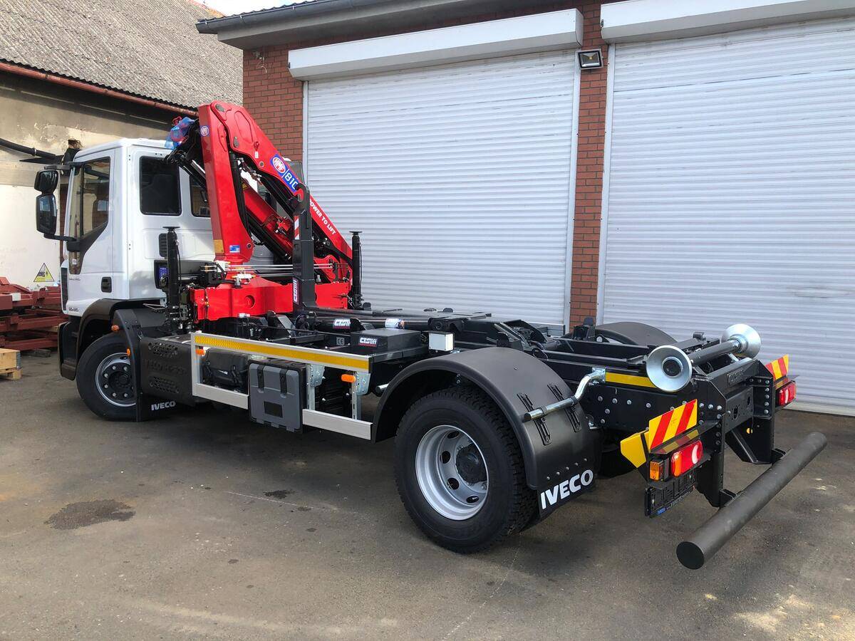 Iveco Eurocargo  120E22 natahovák s HR HMF