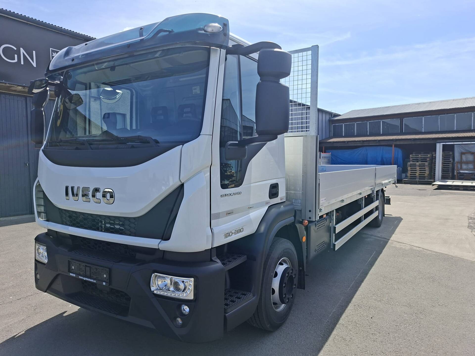 Iveco Eurocargo 160E28/P, valník, automat