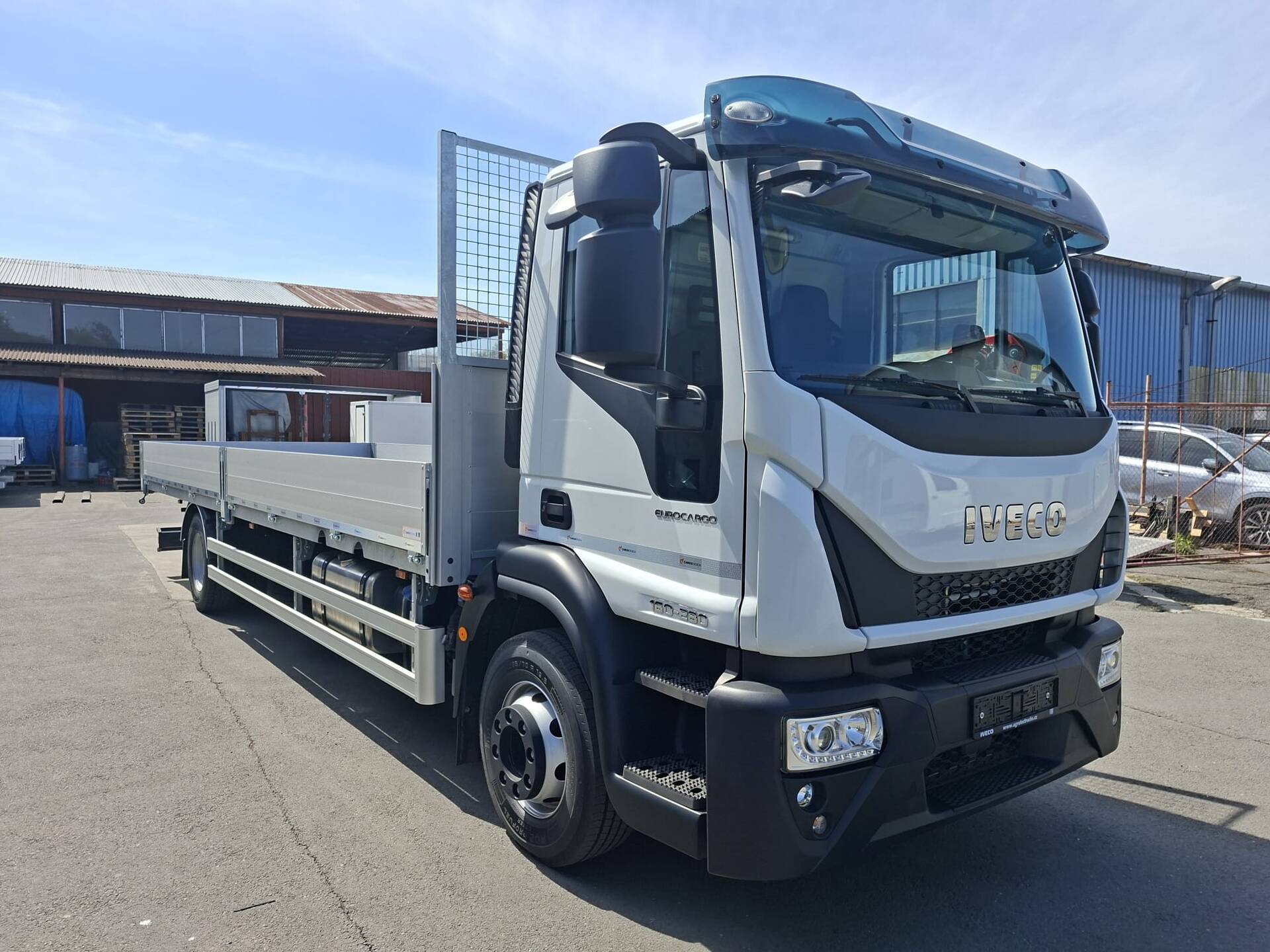 Iveco Eurocargo 160E28/P, valník, automat