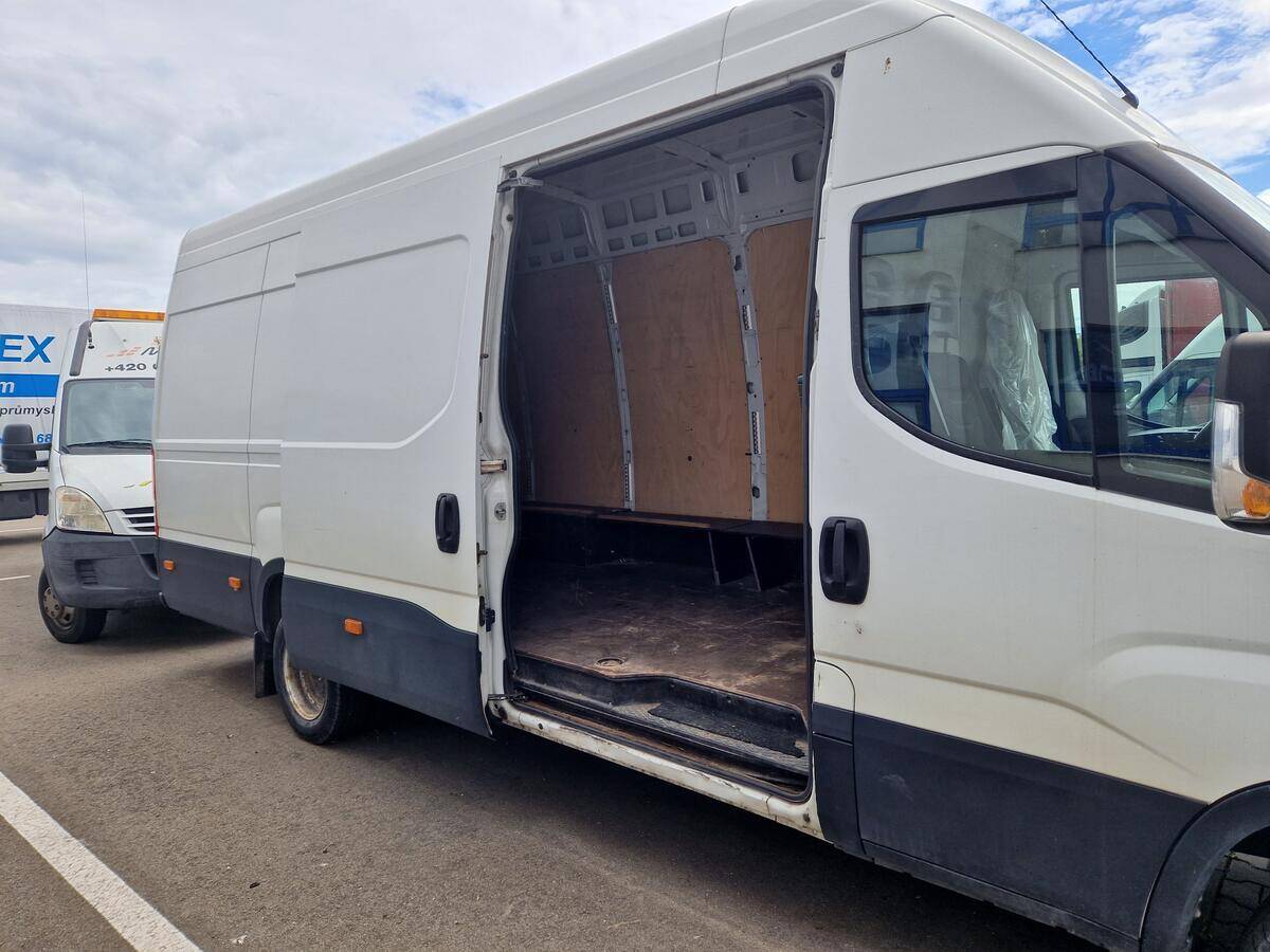Iveco Daily 35C17 V rezervace